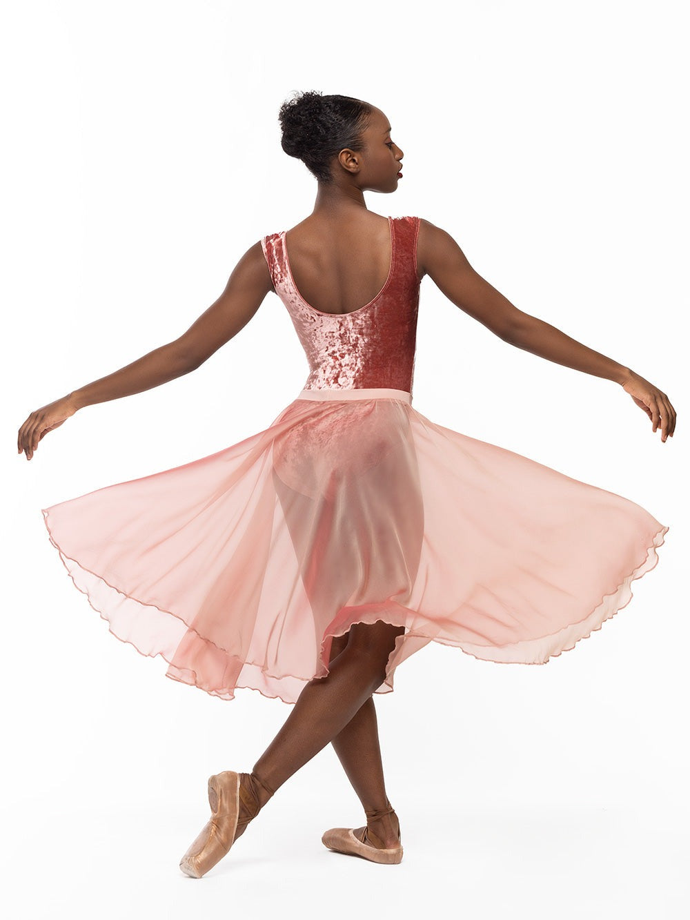 Back detail of the Chiffon Rehearsal Skirt Sandstone RTW, dancer is facing back on cou-de-pie back.