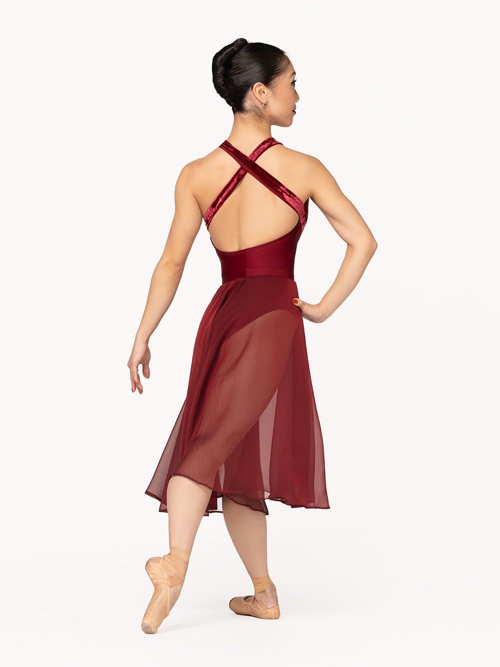 Eleve Dancewear Chiffon Rehearsal Skirt in Garnet print color, back view of dancer on tendu derriere croise