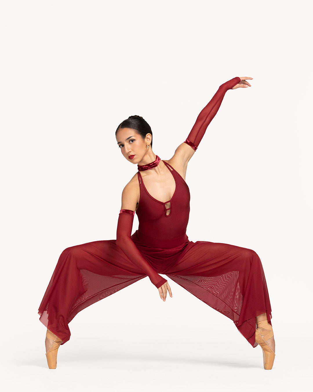 Eleve Dancewear Choker in Garnet Crushed Velvet print color, front view of dancer on grand plie a la seconde on pointe