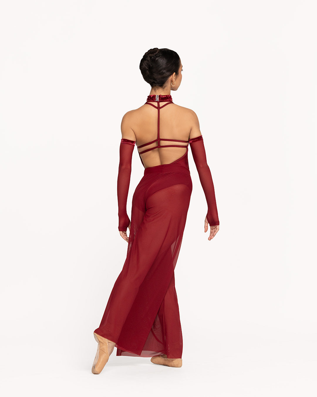 Eleve Dancewear Choker in Garnet Crushed Velvet print color, back view of dancer on tendu derriere croise